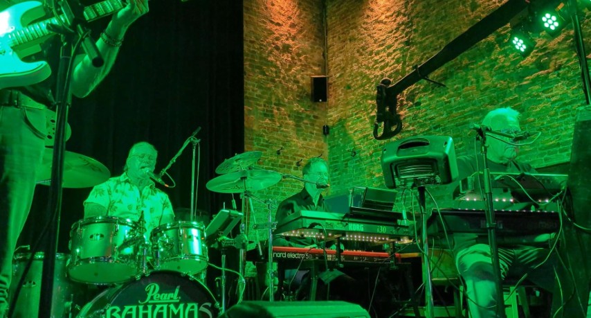 Live optreden van allround coverband BAHAMAS